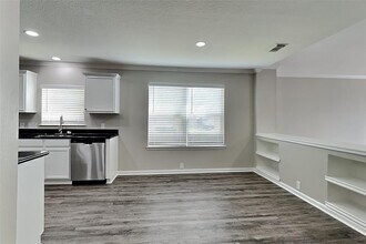 4730 Woodsend Ln in Houston, TX - Building Photo - Building Photo