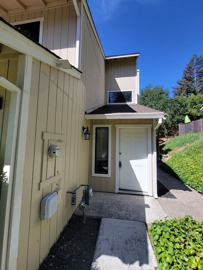 2408 Heatherleaf Ln in Martinez, CA - Building Photo - Building Photo