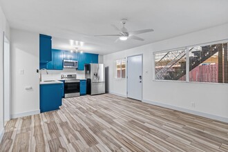 1332 Walnut Ave, Unit 04 in Long Beach, CA - Foto de edificio - Building Photo