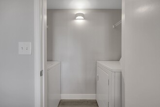 7255 W Sunset Rd in Las Vegas, NV - Foto de edificio - Building Photo