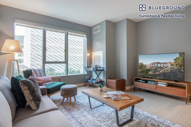 225 S Grand Ave in Los Angeles, CA - Foto de edificio - Building Photo