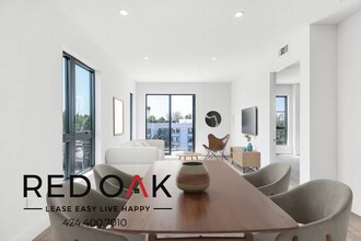 12444 Chandler Blvd in Los Angeles, CA - Building Photo - Building Photo