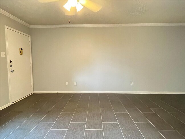 1223 Augusta Dr in Houston, TX - Building Photo - Building Photo