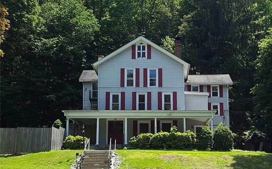 15 Lipani Rd in Cornwall On Hudson, NY - Building Photo