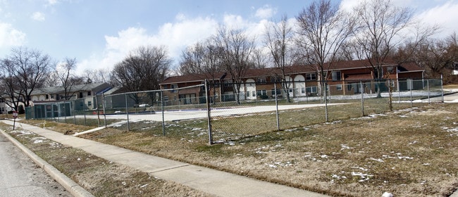 Knightsbridge Condominiums in Westville, NJ - Foto de edificio - Building Photo