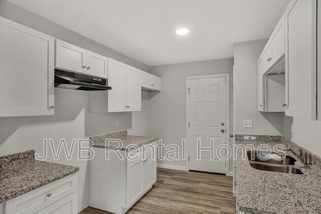 8168 Waxwing Ave in Jacksonville, FL - Building Photo - Building Photo