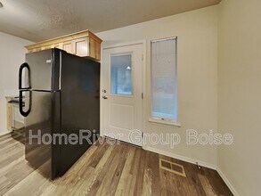 1324 S Edgewater Cir in Nampa, ID - Building Photo - Building Photo