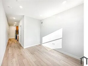 4217 Mantua Ave in Philadelphia, PA - Foto de edificio - Building Photo