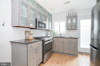 2111 Manton St in Philadelphia, PA - Building Photo - Building Photo