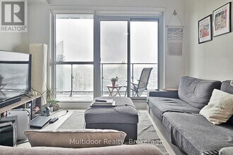 2220 Lake Shore Blvd W in Toronto, ON - Building Photo - Building Photo