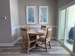 136 Coastline Cir in Cedar Point, NC - Foto de edificio - Building Photo