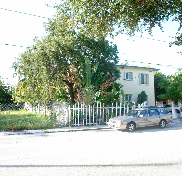 564 NE 66th St in Miami, FL - Building Photo