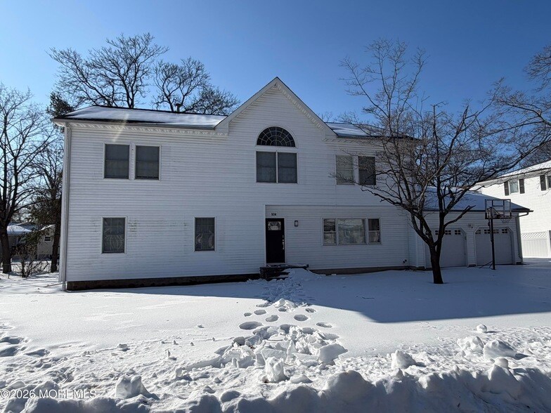 534 Apple Dr in Ocean Township, NJ - Foto de edificio