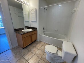 7960 Preserve Cir in Naples, FL - Foto de edificio - Building Photo