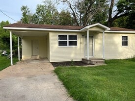 1029 South St in Alma, AR - Building Photo