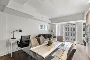 955 Bay St. in Toronto, ON - Building Photo