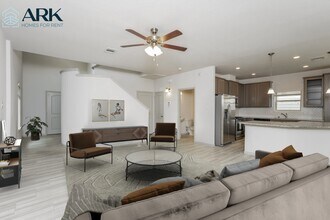 7918 Fijian Cypress Dr in Cypress, TX - Foto de edificio - Building Photo