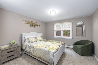 Colonial Townhouse Apartments in Willimantic, CT - Foto de edificio - Interior Photo