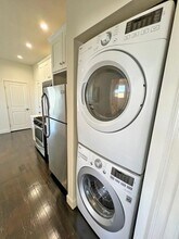 2801 San Marino St in Los Angeles, CA - Foto de edificio - Building Photo