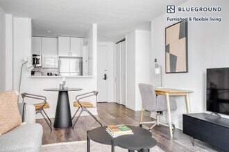 520 W 43rd St in New York, NY - Building Photo - Building Photo