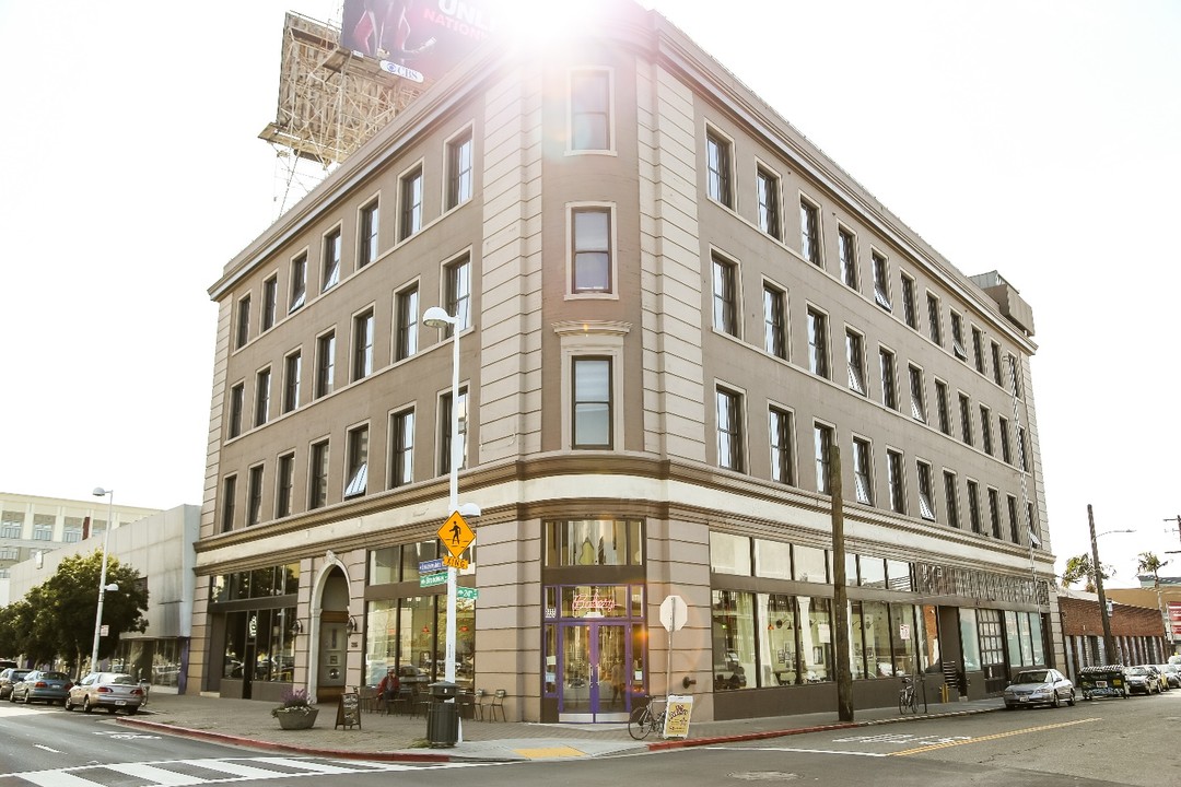 Packard Lofts in Oakland, CA - Building Photo