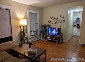 147 Meridian St in Boston, MA - Building Photo