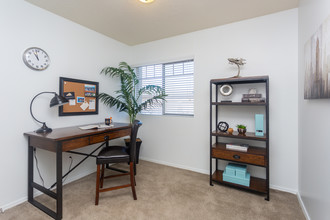 Triton Terrace in Draper, UT - Foto de edificio - Interior Photo