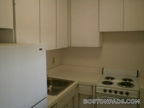 1455 Commonwealth Ave, Unit 309 in Boston, MA - Building Photo - Building Photo