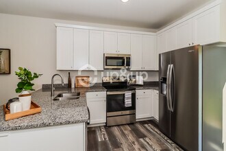 933 Ranchero St in Statesville, NC - Foto de edificio - Building Photo