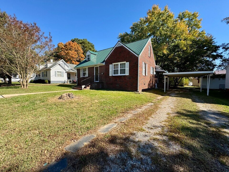 151 S Grace St in Chase City, VA - Building Photo