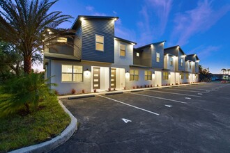 61 Cordona Dr, Unit 61 Cordona Drive #E in Kissimmee, FL - Foto de edificio - Building Photo