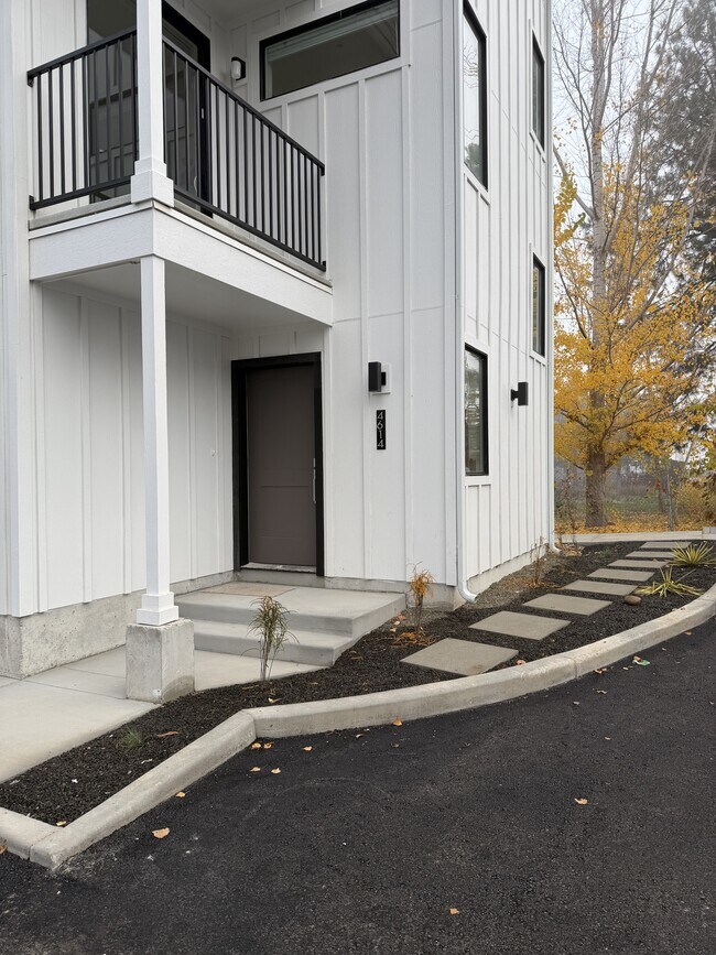 4614 N Iota Ln in Garden City, ID - Building Photo - Building Photo