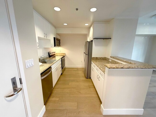 260 King St in San Francisco, CA - Building Photo - Building Photo