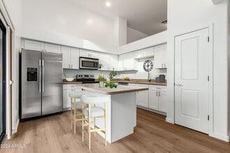 330 S Farmer Ave in Tempe, AZ - Building Photo - Building Photo