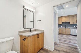 IM 21 in Los Angeles, CA - Building Photo - Building Photo