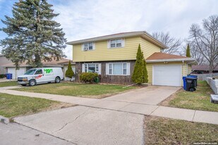 1500 W Pershing St in Appleton, WI - Building Photo