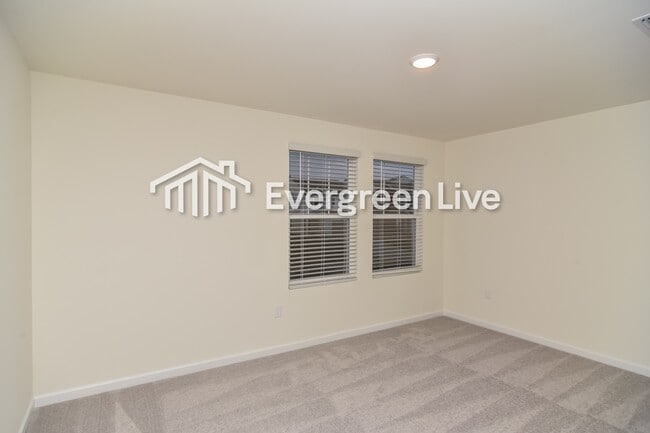 1067 Large Poppy Dr in La Vergne, TN - Building Photo - Building Photo