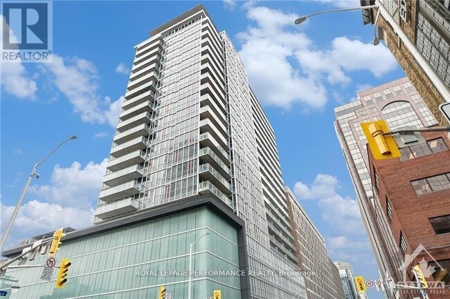 property at 324-1324 Laurier Ave W