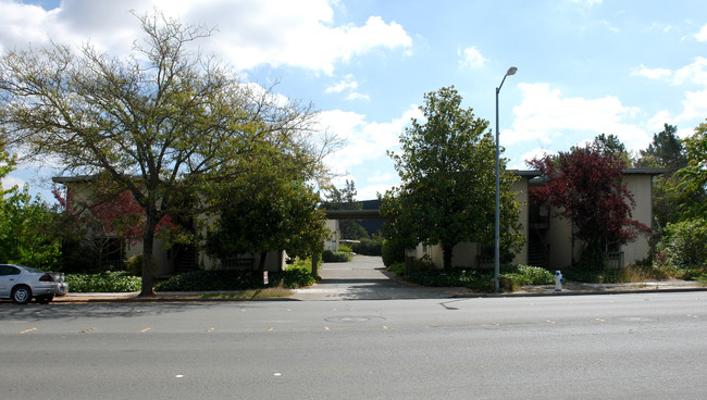 6208 Montecito Blvd in Santa Rosa, CA - Foto de edificio - Building Photo