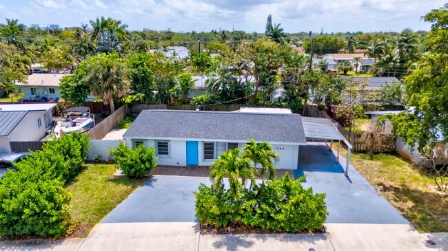 1650 NE 33rd St in Pompano Beach, FL - Foto de edificio - Building Photo