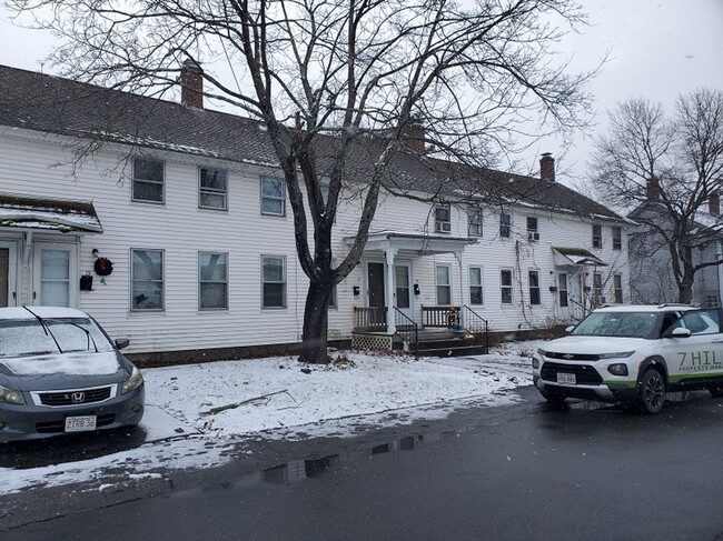 13-23-23 B St in Northbridge, MA - Foto de edificio - Building Photo