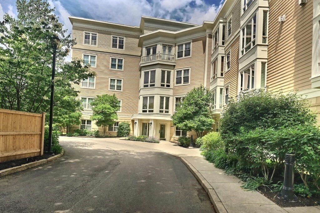 2 St Paul St in Brookline, MA - Building Photo