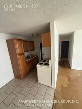 1310 N Park St in St. Paul, MN - Foto de edificio - Building Photo