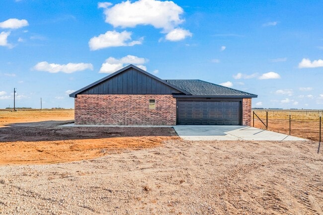 317 North F M 789 in Slaton, TX - Building Photo - Building Photo
