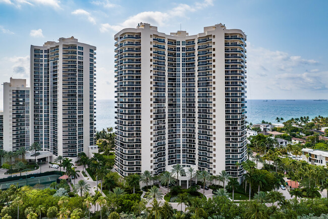 L'Hermitage Condominiums in Fort Lauderdale, FL - Building Photo - Building Photo