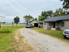 118 Maple St in Commerce, TX - Building Photo - Building Photo