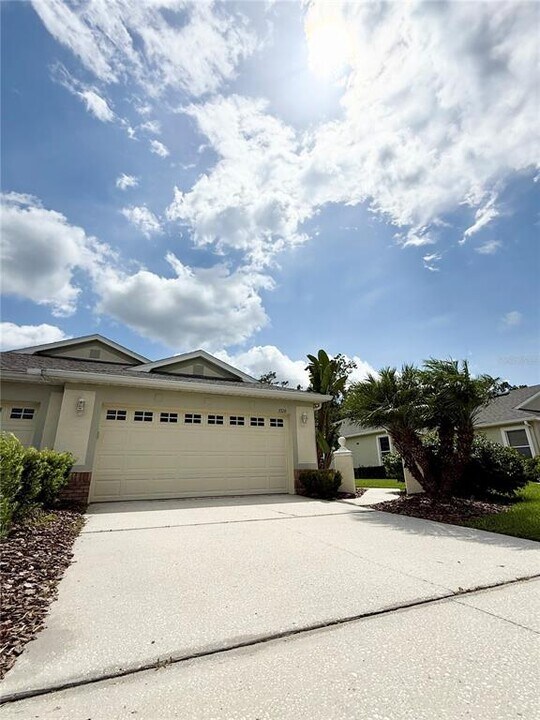 3326 Chapel Creek Cir in Wesley Chapel, FL - Building Photo
