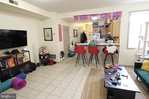 1641 W Diamond St #3