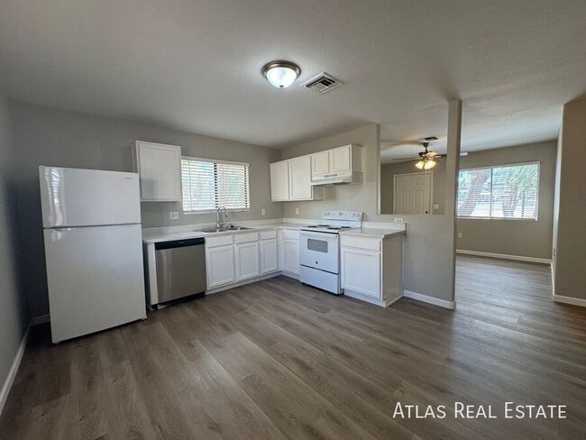property at 506 N Iroquois Ave