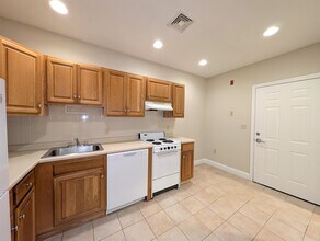 470 Green St, Unit 2 in Cambridge, MA - Building Photo - Building Photo